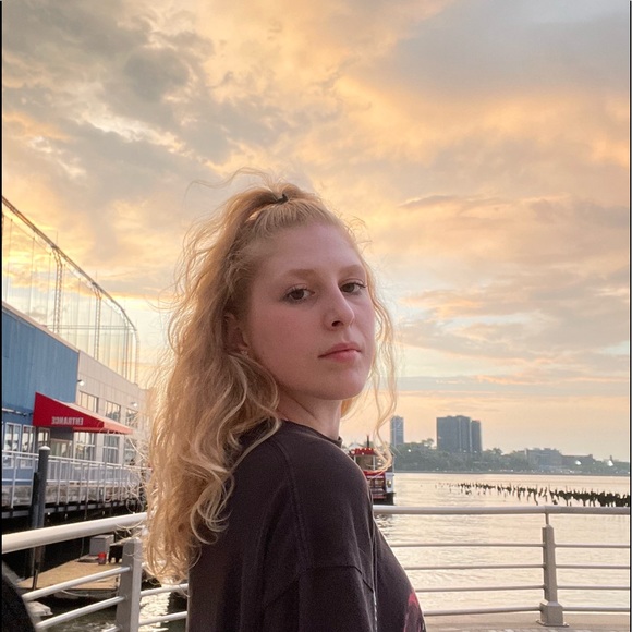 Meet your Posher, Sarah - Picture 2 of 2